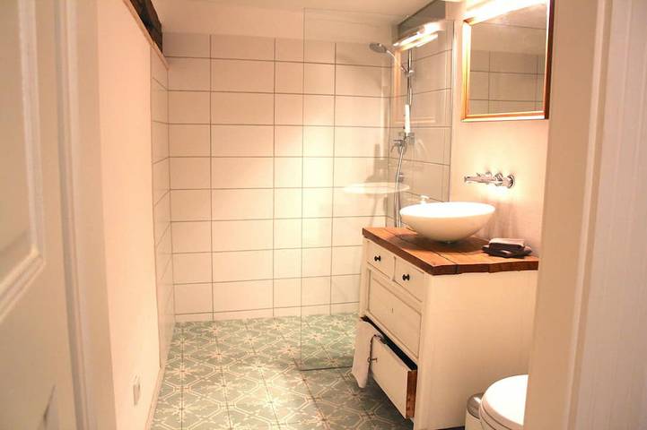 Ganze Wohnung, ⭐️ himmlischer Hof - Juwel von 1477 mit Parken, 55m², Kamin/Außensitzplatz/Öko in Quedlinburg, Harzvorland