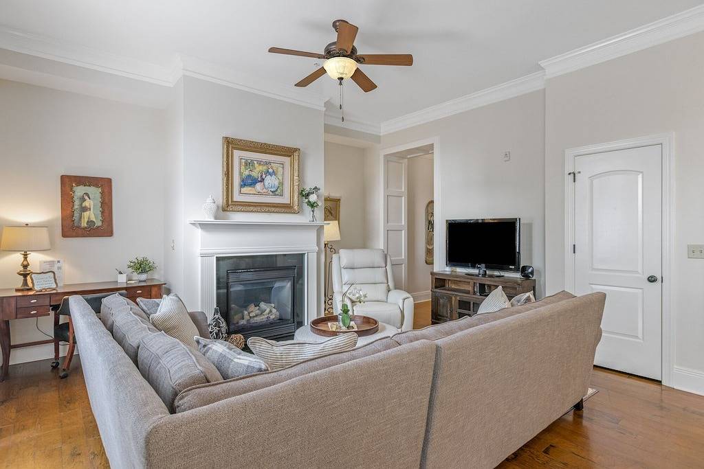 Ganze Wohnung, Bay St Beauty 2 Bedroom Condo in the Heart of Sav in Savannah, Chatham County