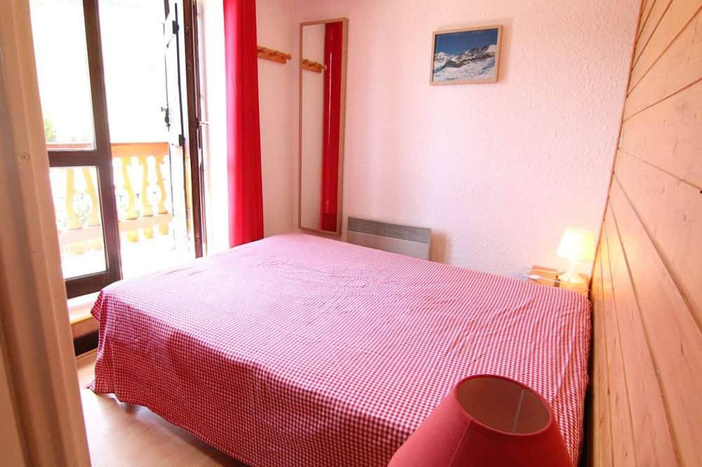 Entire apartment, Cozy 1Br Apt for 6, Ski-In/Out Access, South/West Balcony, Pet-Friendly, Central l'Alpe d'Huez in L'Alpe d'Huez, Écrins National Park