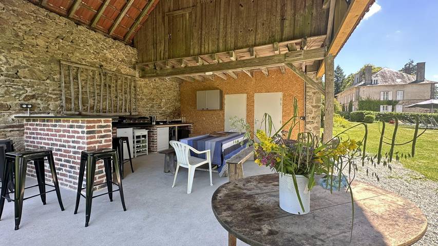 Gîte pour 15 personnes, avec terrasse ainsi que piscine et jardin à Vicq-sur-Breuilh - 4