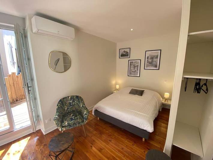 Gîte pour 2 personnes, avec Terrasse et Piscine dans Office De Tourisme De Bourbon Lancy