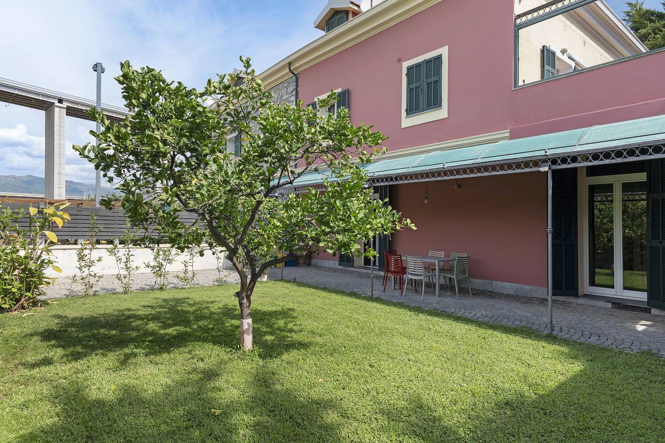 Casa de vacaciones 'Casa Margherita' con piscina compartida, Wi-Fi y aire acondicionado in Puerto Mauricio, Imperia