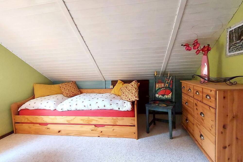 Vacation home Julchen - Holiday home Julchen: Quiet family idyll with garden, in Samtens, Rügen