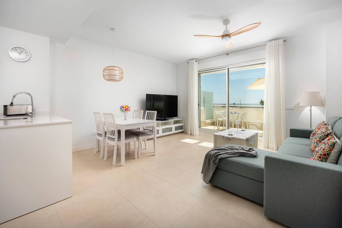 Appartement entier, Appartement 'Horus 051' avec vue sur la mer, Wi-Fi et climatisation in Torre del Mar, Costa del Sol