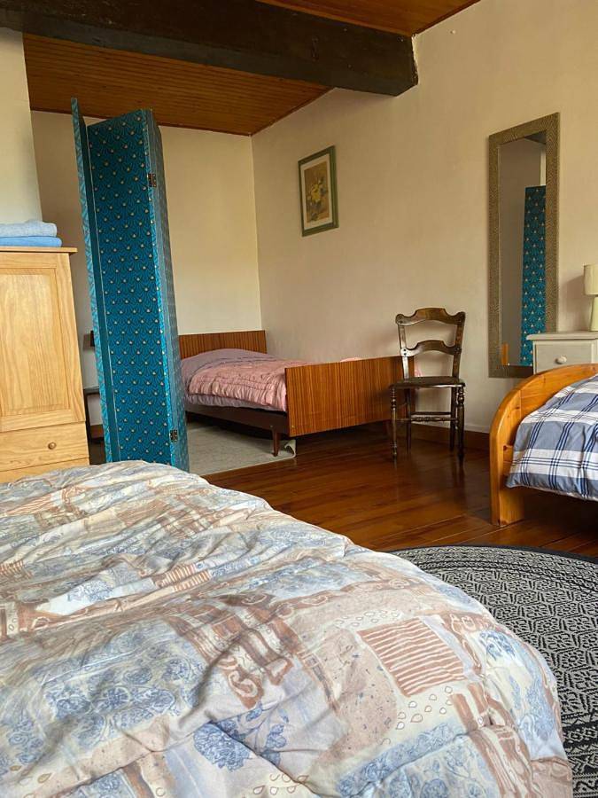 Chambre d’hôte pour 4 personnes, avec vue et jardin à Quirbajou
