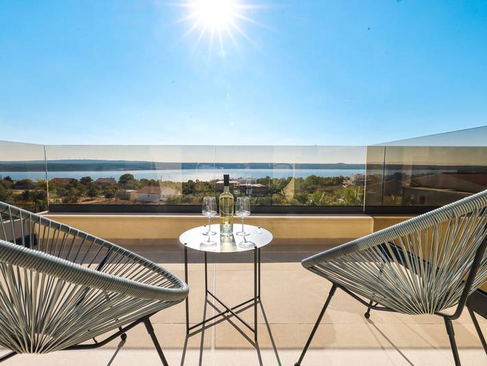 Ferienhaus für 10 Personen, mit Balkon und Terrasse in Jasenice - 4