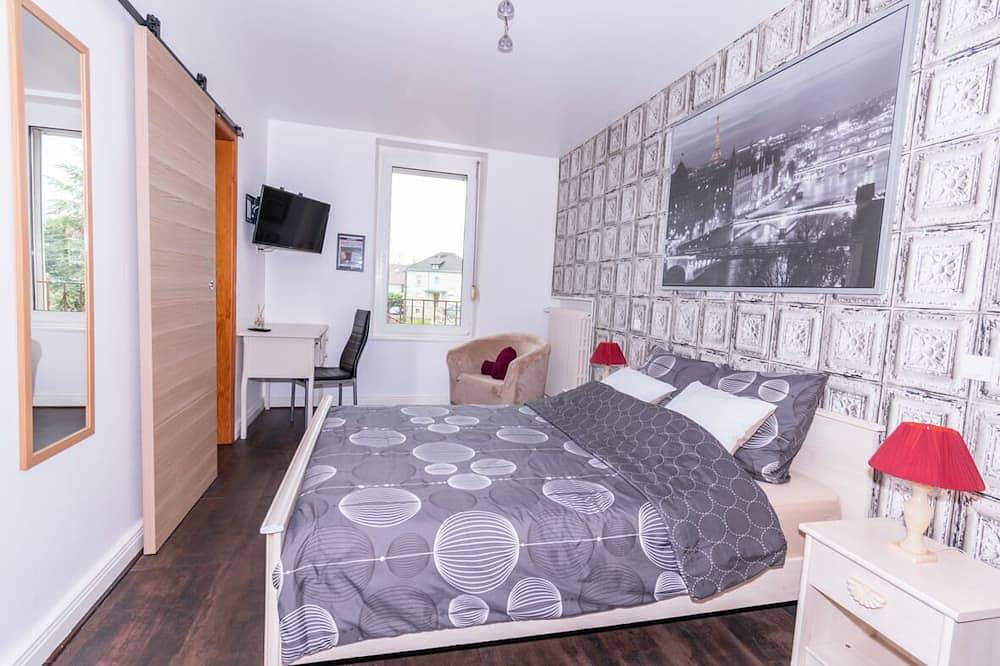 Ganze Wohnung, La Belle Epoque Room in Puttelange-aux-Lacs, Saargemünd