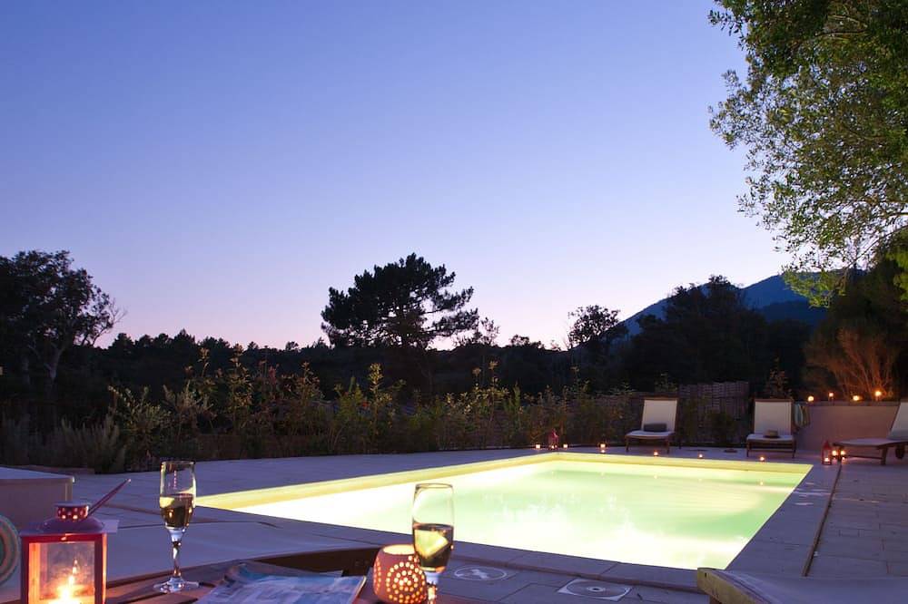 Alquila casa de piedra tipo bergerie con piscina comunitaria in Porto Vecchio, Parc naturel régional de Corse