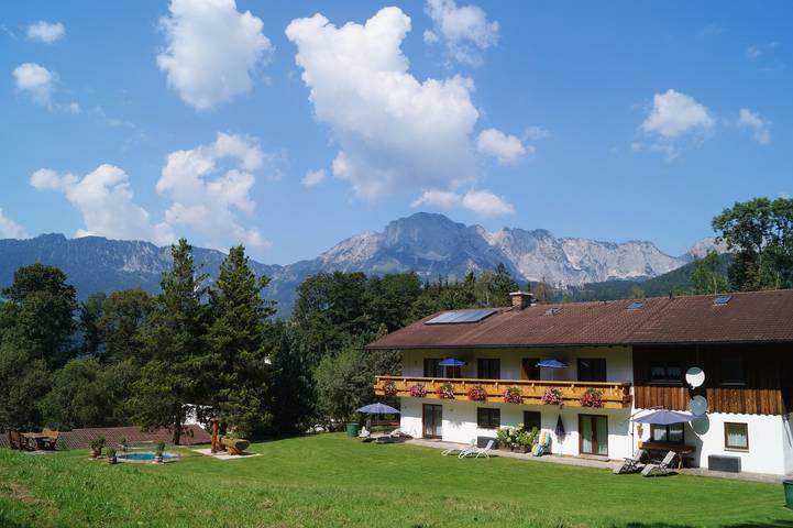 Ferienhaus für 2 Personen, mit Whirlpool und Terrasse sowie Garten und Sauna in Marktschellenberg