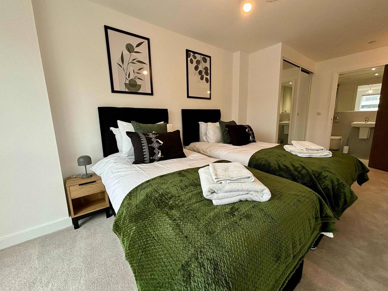 Entire apartment, Stylish 2Br Apt Bracknell | Near Ascot in Bracknell, Berkshire