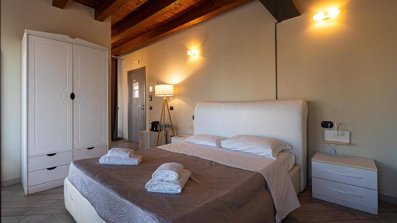 La Terrazza sul Lago in Peschiera del Garda, Gardasee-Berge