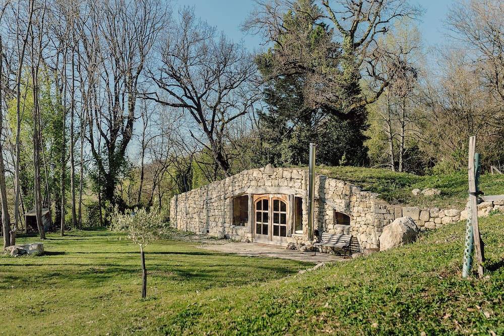 Maison Terre Cabanes de Fallot / sauna - cold bath / shared natural swimming pool in L'Isle-Bouzon, Gers