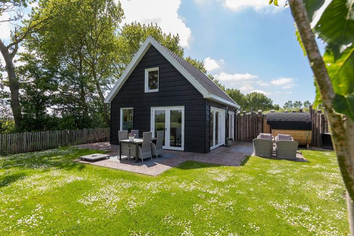 Ferienhaus für 4 Personen, mit Terrasse und Sauna in Vrouwenpolder