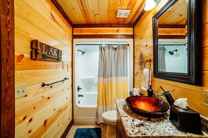 Log cabin for 16 people, with hot tub and balcony, with pets in Hochatown