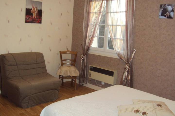 Chambre d’hôte pour 5 personnes, avec vue ainsi que jardin et terrasse à Céré-la-Ronde - 3