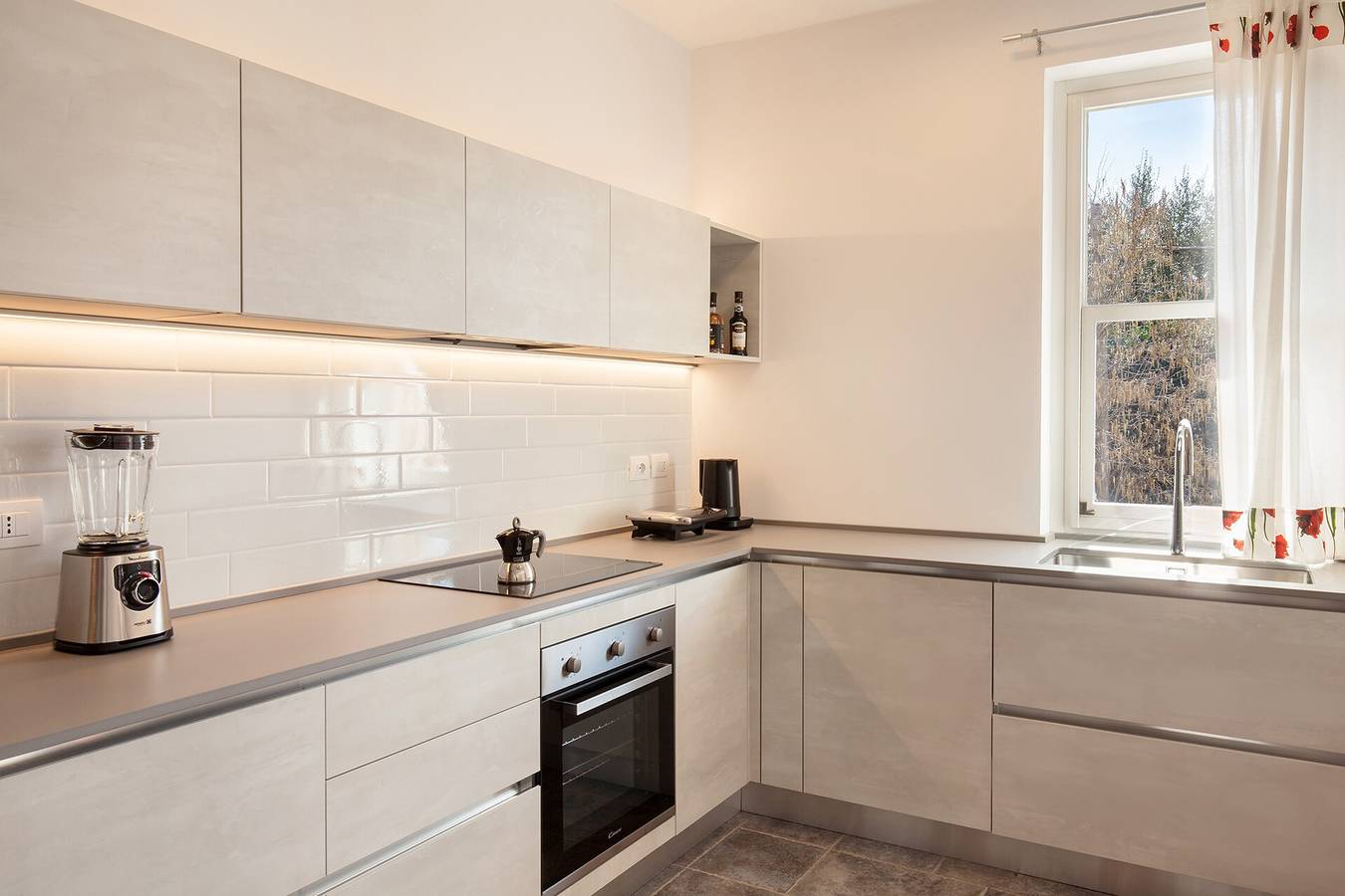 Appartamento intero, Il Faro, Design e Relax sul Lago di Garda in Torri del Benaco, Prealpi Gardesane