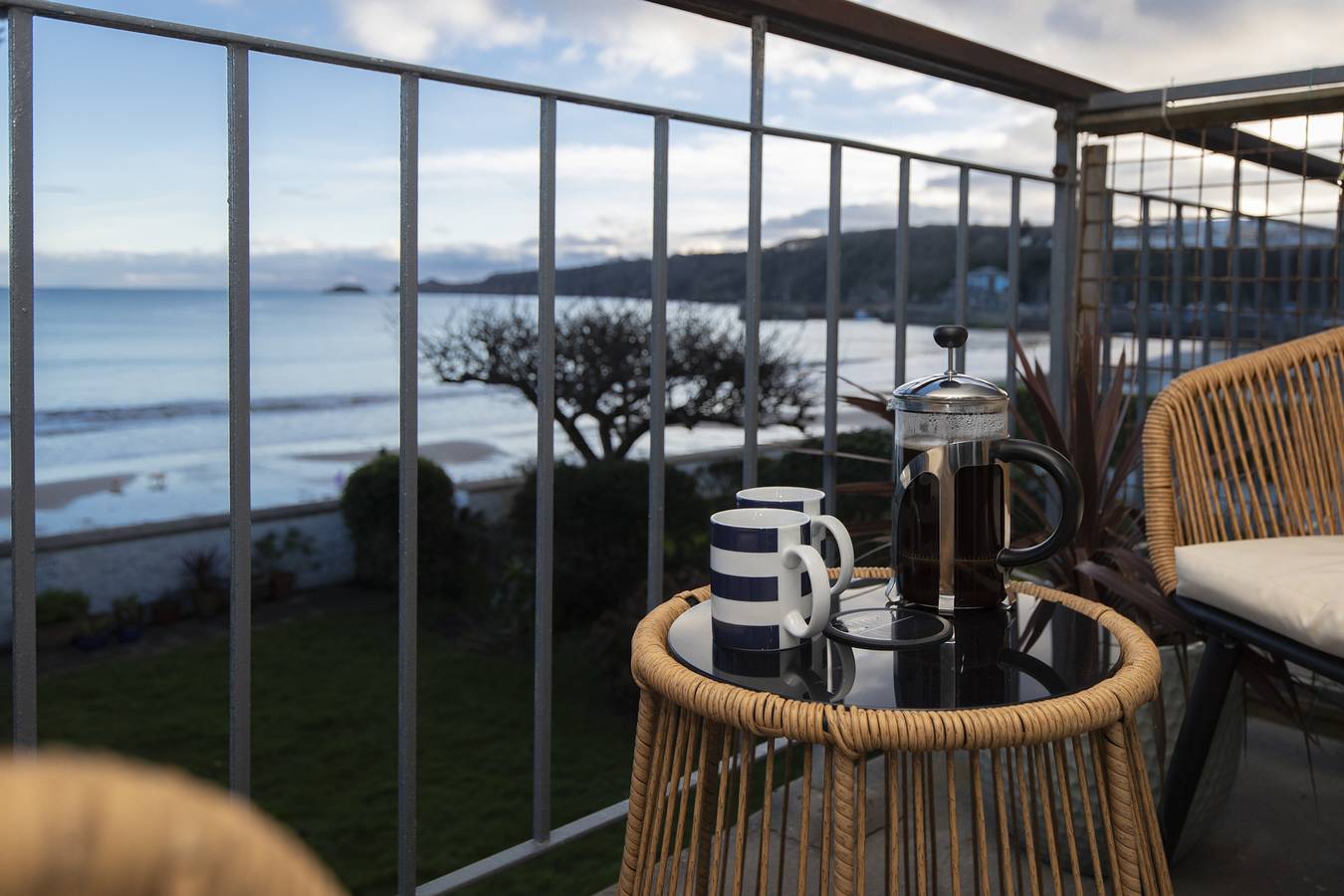 Entire apartment, Beach Retreat - Sea Views, Parking, Beach Access in Saundersfoot, Pembrokeshire