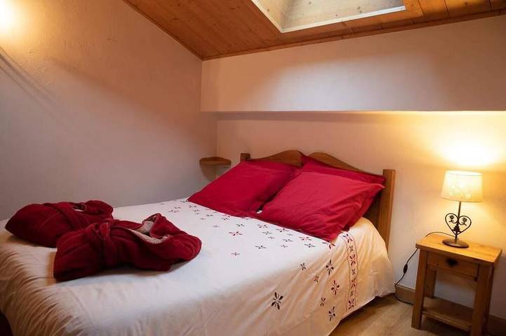 Ganze Wohnung, Apartment mit Innenpool 34 ° Hydromassage Jaccuzi Fitnessheim in Taninges, Region Bonneville