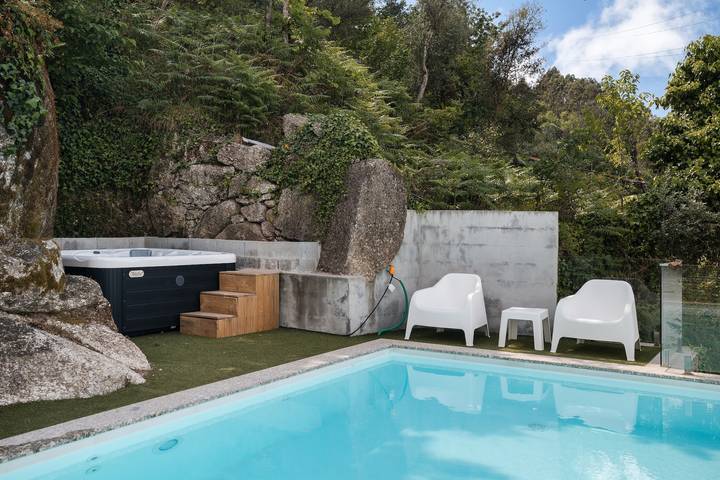 Appartement 'Casa Pinhão De Sousa' avec jacuzzi et piscine in Parada do Bouro, District de Braga