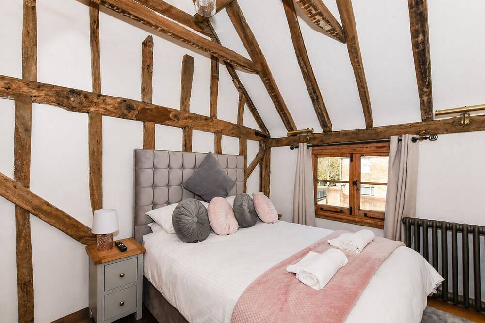 Entire Home in Crawley near Gatwick Airport in Crawley, West Sussex