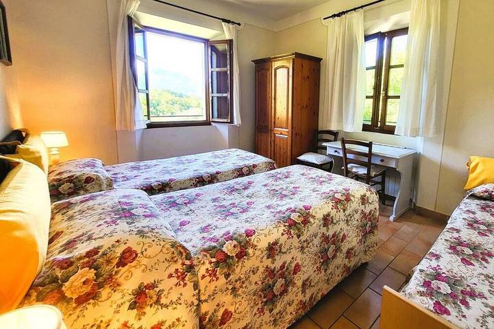 Santa Maria, Barga, piscina privata, Wi-Fi, 6+1 posti letto. in Barga, Parco Regionale delle Alpi Apuane