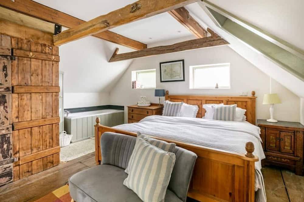 Idyllic 2- Bedroom barn with amazing views in Newenden, Ashford region