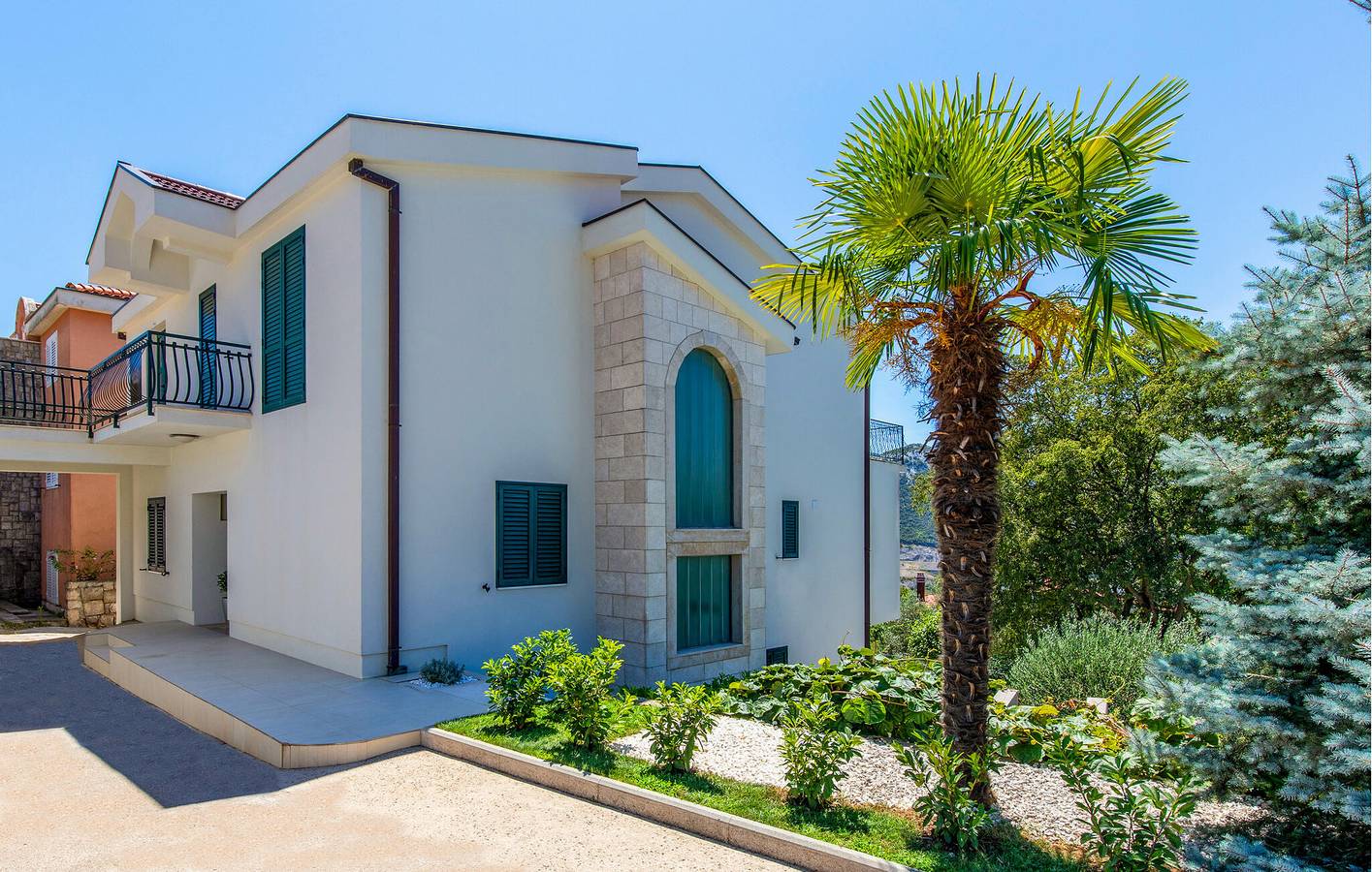Stilvolle Ferienwohnung mit Pool und WLAN, nur wenige Schritte vom Stadtzentrum von Vrgorac entfernt in Vrgorac, Makarska Riviera