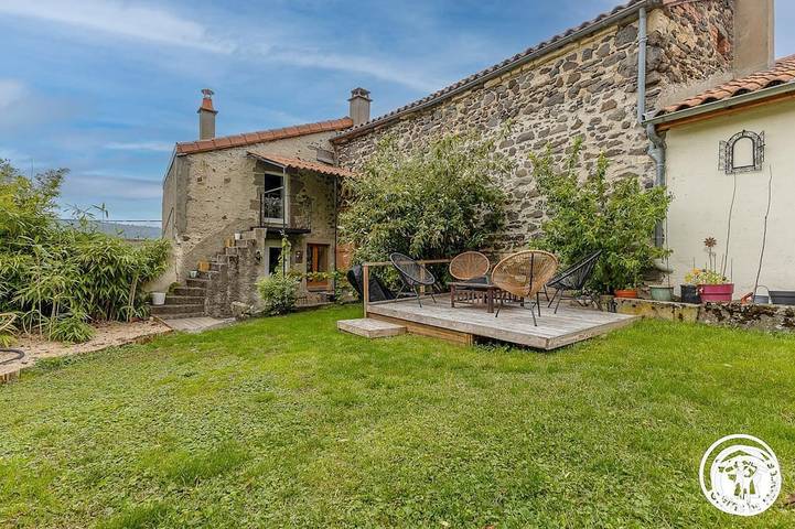 Location de vacances pour 2 personnes, avec jardin à Saint-Floret
