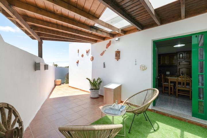 Ferienhaus 'Unidad 2' mit Bergblick und WLAN in Uga, Yaiza