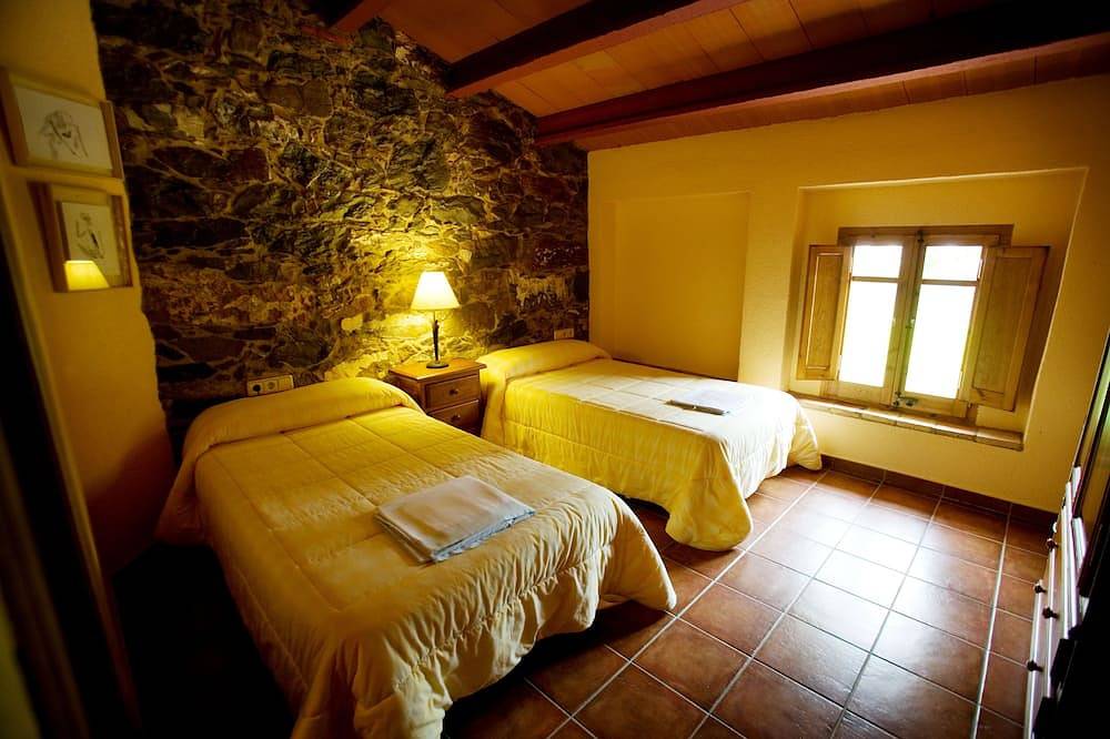Cottage with pool near Barcelona in Santa Maria de Besora, Catalan Pyrenees