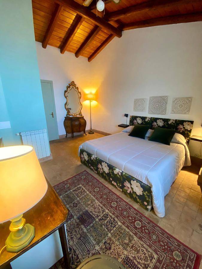 Chambre d’hôte pour 3 personnes, avec vue ainsi que jardin et piscine, animaux acceptés à Taormina - 3
