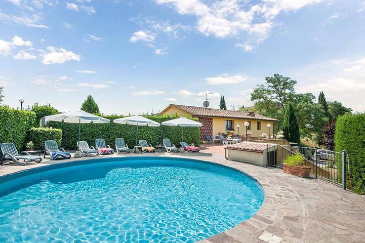 Agriturismo per 4 persone, con piscina, con animali domestici in Poggibonsi