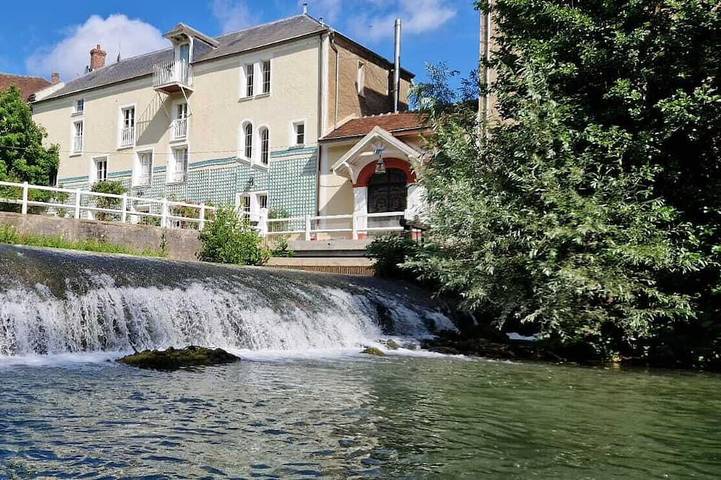 Gîte pour 24 personnes, avec jacuzzi dans Tigeaux