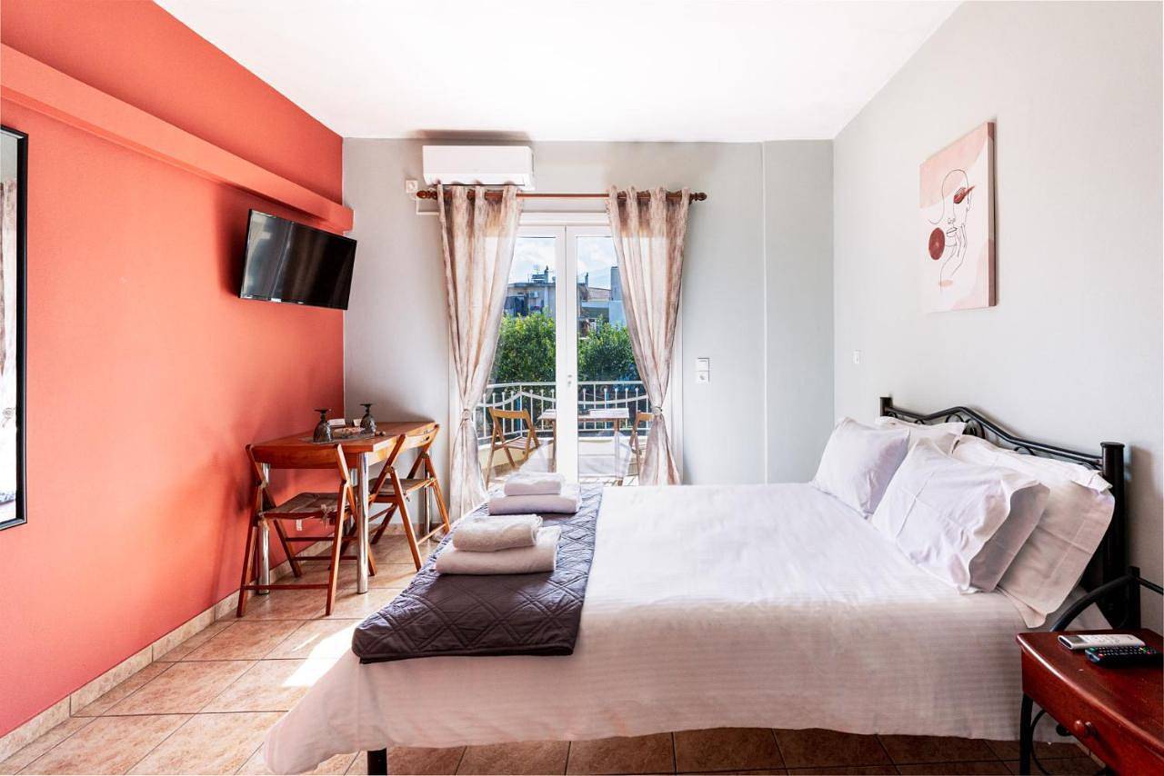 Appartement entier, Eagle's Nest - 'Bella' studio flat in Kouloura, Aigio