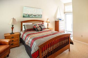 Loft for 2 Guests in North Shore, Smith Mountain Lake, Picture 2