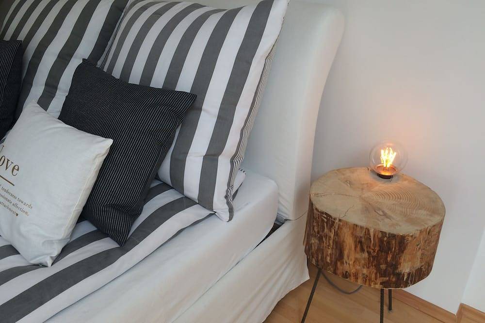 Ganze Wohnung, Chiemgau-Loft zwischen  Seenzauber und Gipfelglück -  Balkon, Garten, Badekabine in Riedering, Landkreis Rosenheim