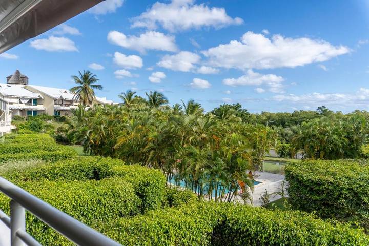 Gîte pour 4 personnes, avec piscine ainsi que vue et terrasse dans Plage de Bois Jolan - 3