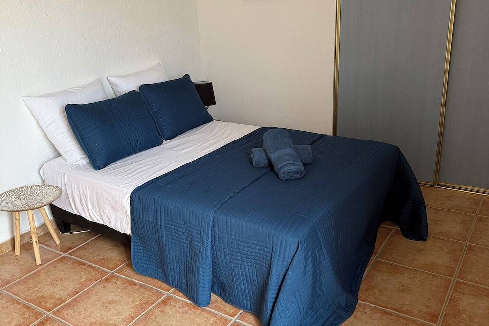 Spacious villa with pool, garden, billiards &baby-foot 12/14 pers in Bompas, Côte d'Améthyste