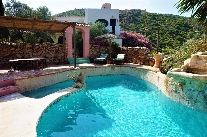 Alojamiento y desayuno para 2 personas, con piscina además de vistas y jardín - 1