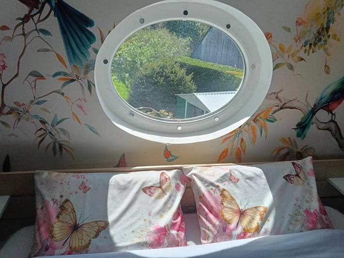 Location de vacances pour 4 personnes, avec Terrasse ainsi que Jardin et Vue à Carly