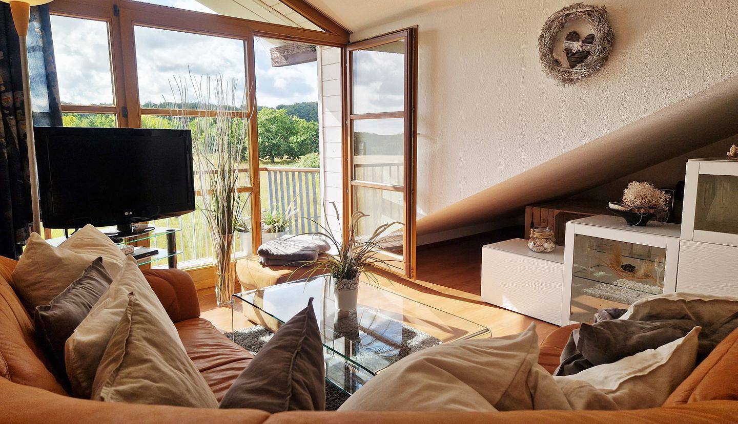 Ganze Wohnung, Komfortable Ferienwohnung mit überdachtem Balkon und herrlichem Landschaftsblick in Wittenbeck, Bad Doberan & Umland