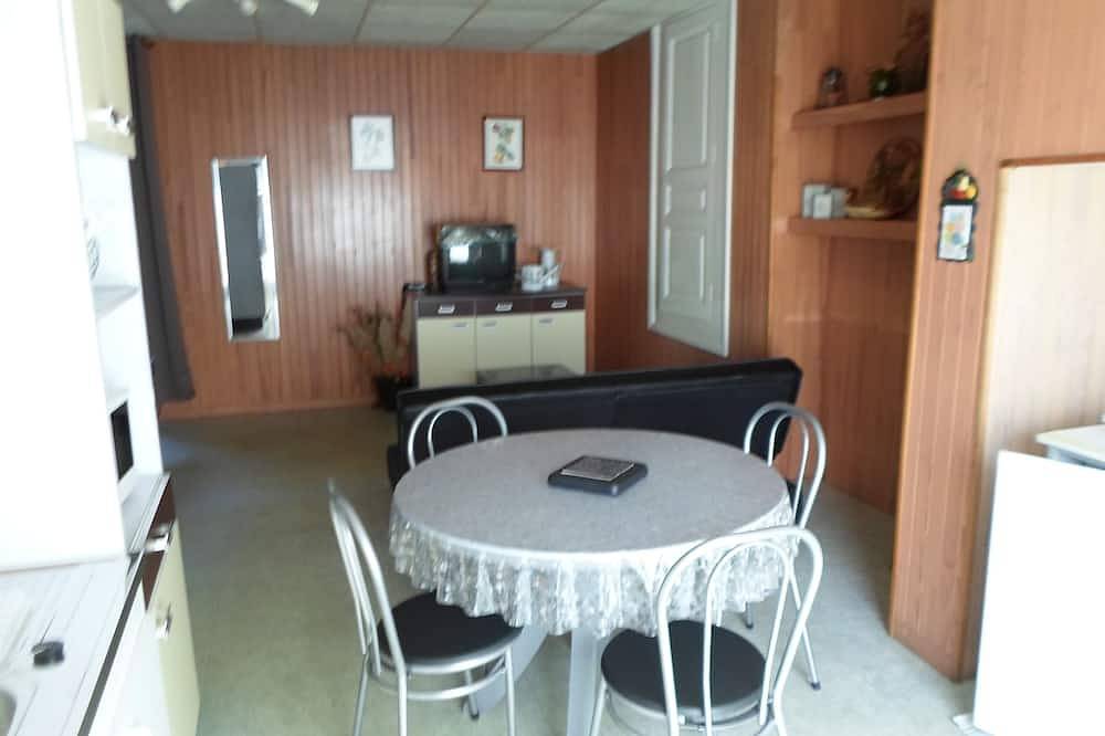 Geheel appartement, Studio 35 m2 met uitzicht op de oude molengracht nabij het centrum van de Rue de la Gare in Daglan, Périgord Noir