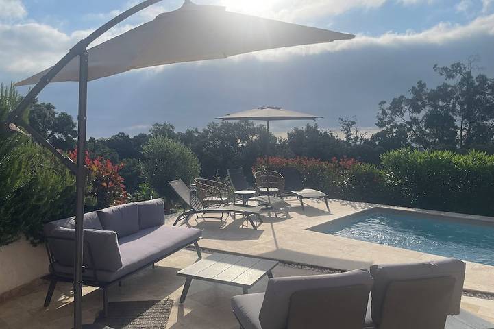 Chalet para 5 personas, con jacuzzi y balcón además de piscina y jardín - 1