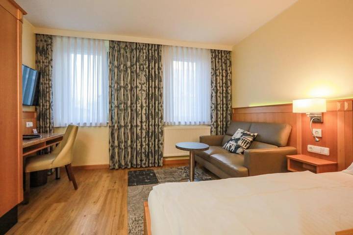 Hotel für 4 Personen, mit Terrasse in Erlangen - 2