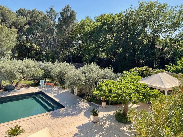 Location de vacances pour 3 personnes, avec sauna et jacuzzi ainsi que jardin et piscine à Mérindol - 2