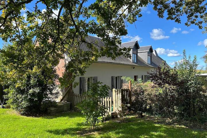 Gîte pour 8 personnes, avec jardin à Saint-Martin-aux-Buneaux