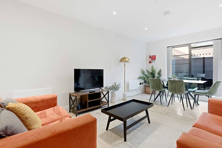 Last minute apartment for 3 people, with Garden in Birmingham
