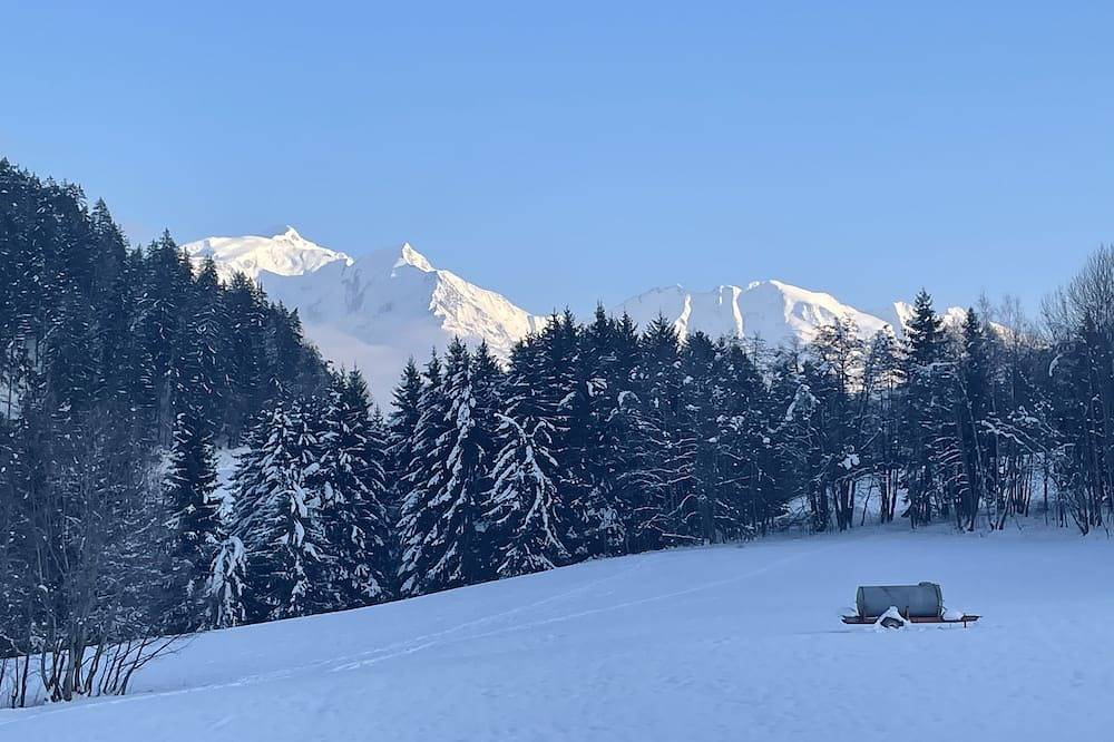 Chalet chaleureux face au Mont-Blanc, proche Cordon, Combloux & Megève in Sallanches, Pays du Mont-Blanc