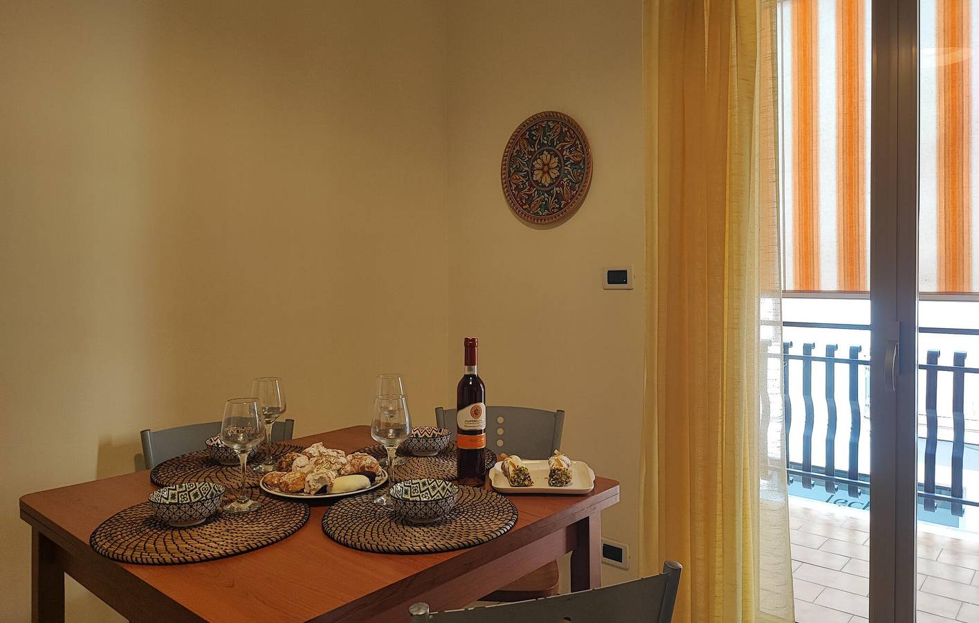 Apartamento vacacional entero, Acogedor Apartamento en la Playa con Wifi, AC, Terraza in Schisò, Giardini-Naxos