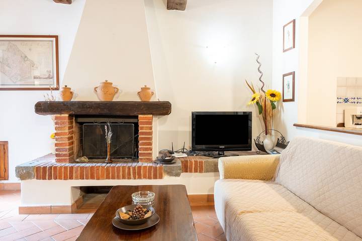 Appartamento intero, Appartamento per vacanze "Monastero" con vista sulle montagne, piscina in comune e Wi-Fi in Metelliano, Cortona